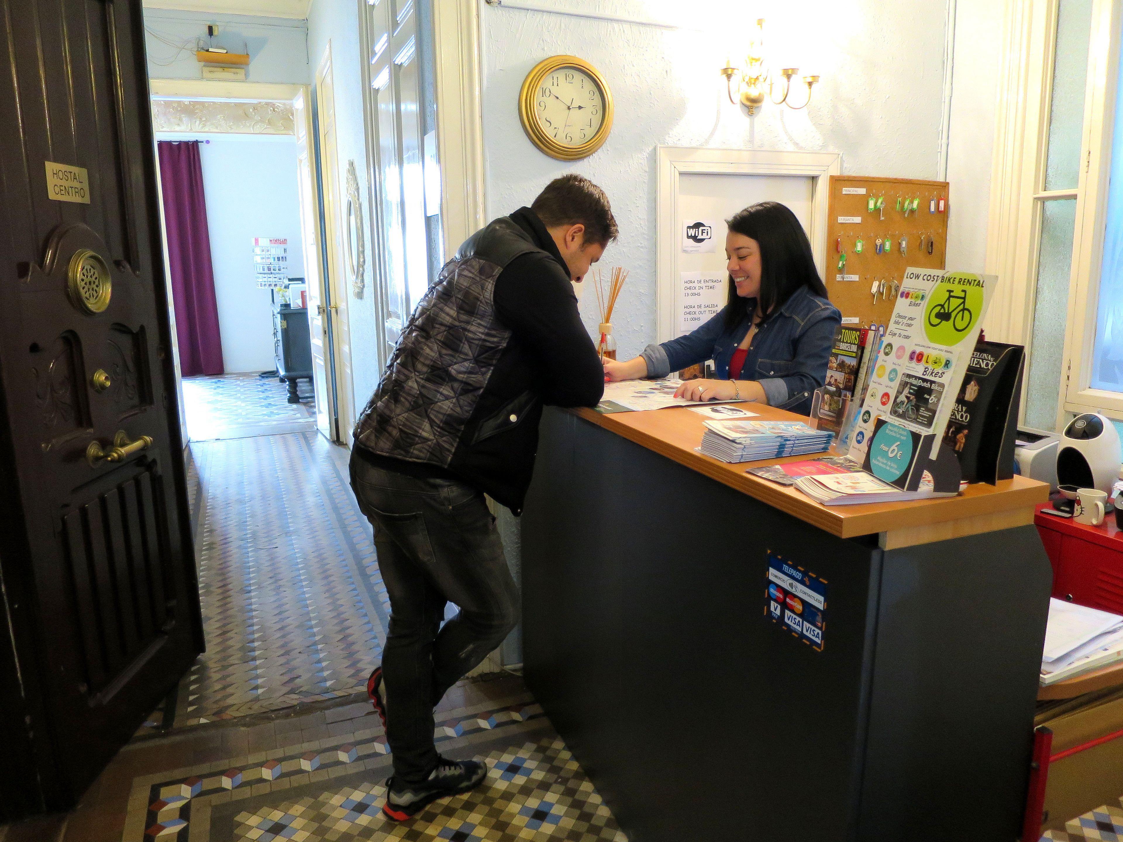 Hostal Balmes Centro — Foto 1